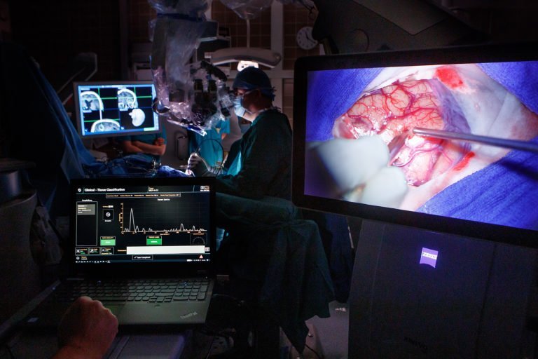 Neurosurgery with 3D Technology